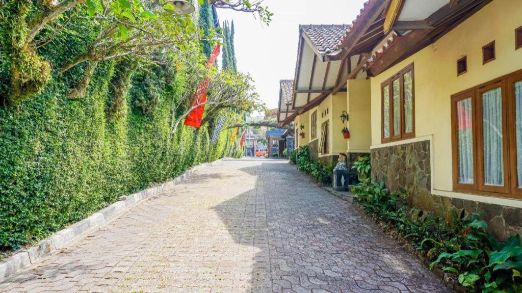 OYO 1488 Hotel Cemara Asri Lembang Exterior foto
