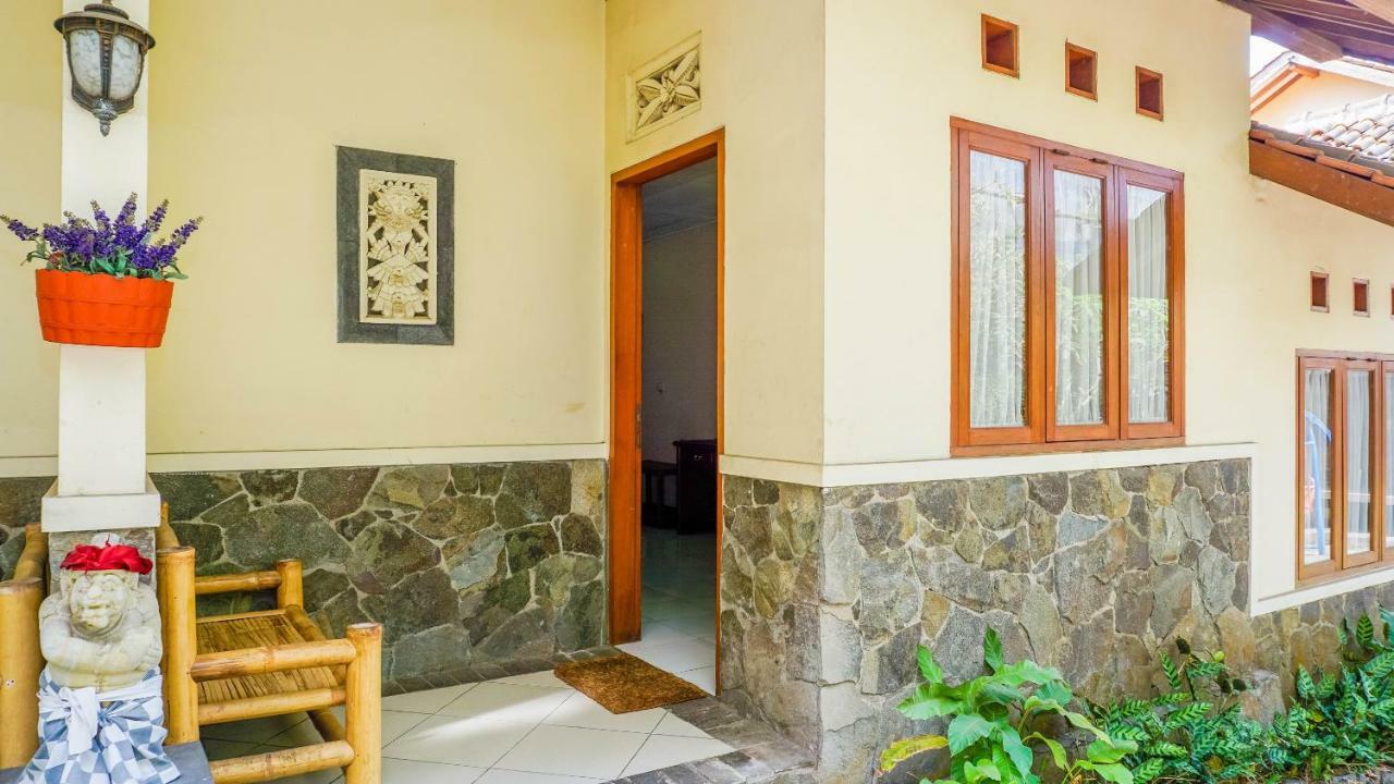 OYO 1488 Hotel Cemara Asri Lembang Exterior foto